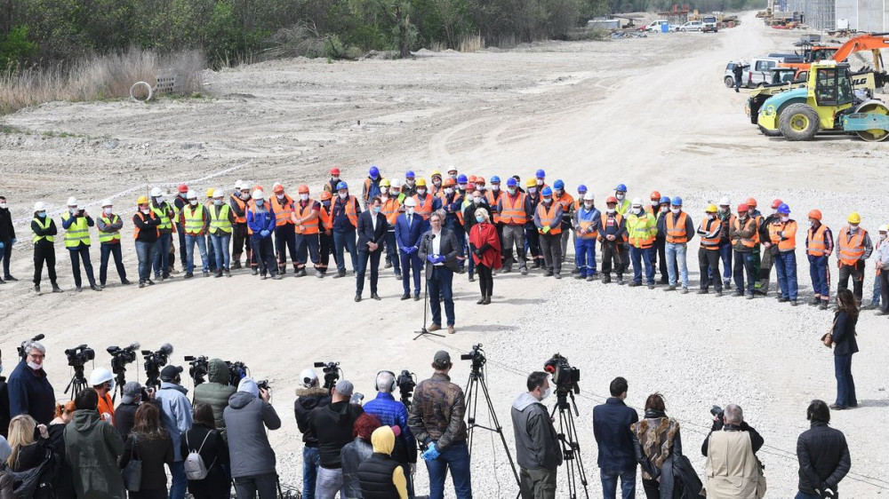 Vučić: Ogroman novac ulažemo da bismo imali najmodernije pruge
